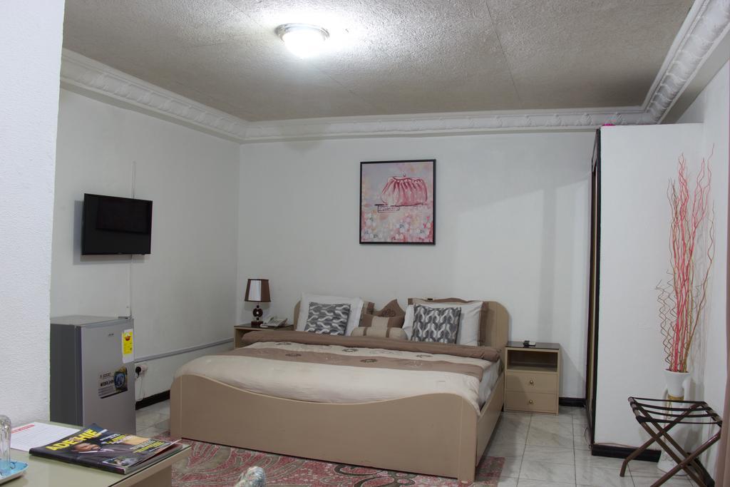 Hill View Hotel Mccarthy Hills Botianaw Экстерьер фото