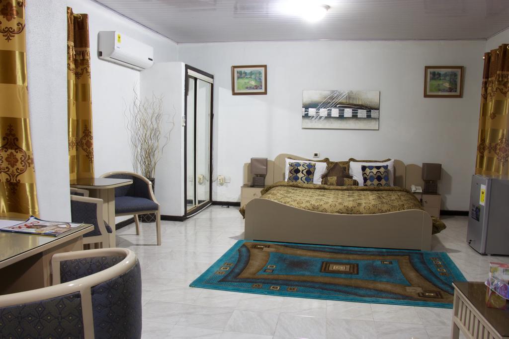 Hill View Hotel Mccarthy Hills Botianaw Экстерьер фото