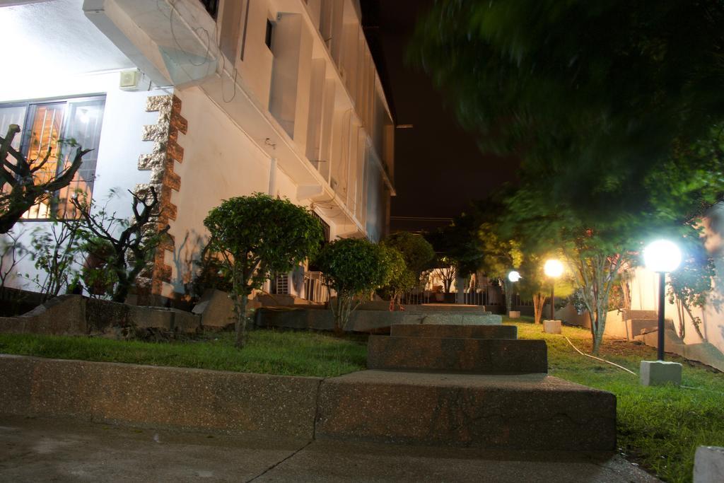 Hill View Hotel Mccarthy Hills Botianaw Экстерьер фото