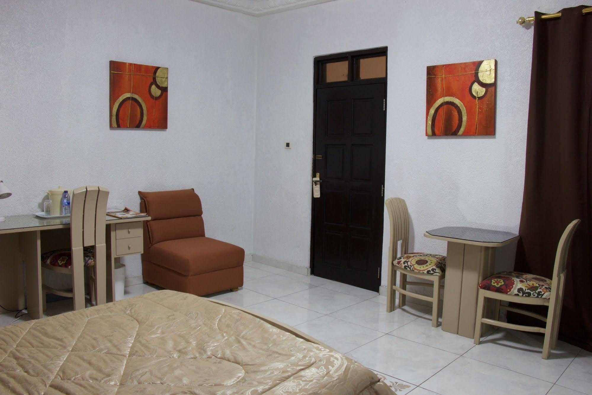 Hill View Hotel Mccarthy Hills Botianaw Экстерьер фото