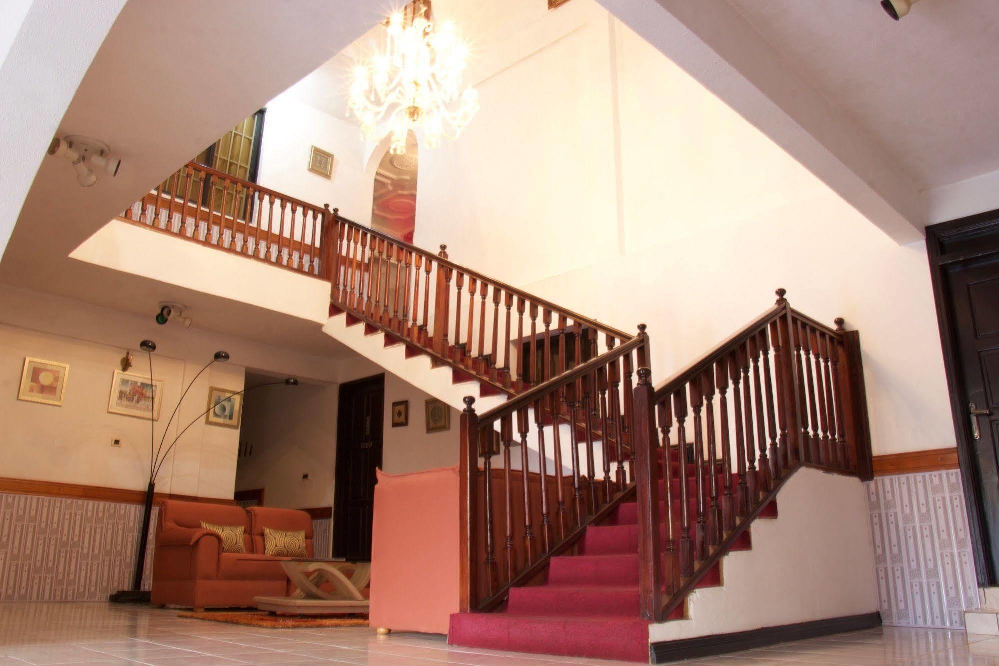 Hill View Hotel Mccarthy Hills Botianaw Экстерьер фото