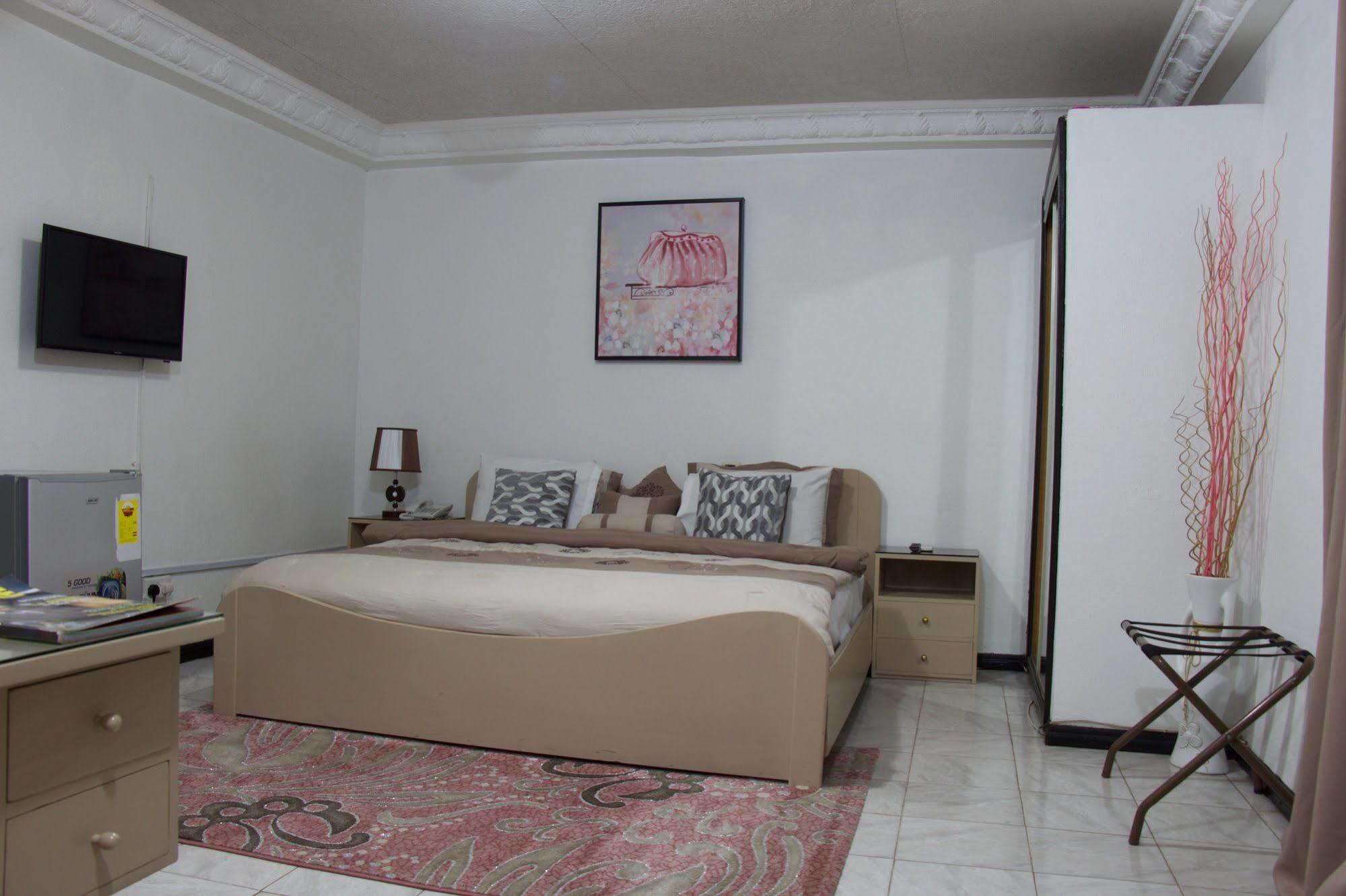Hill View Hotel Mccarthy Hills Botianaw Экстерьер фото