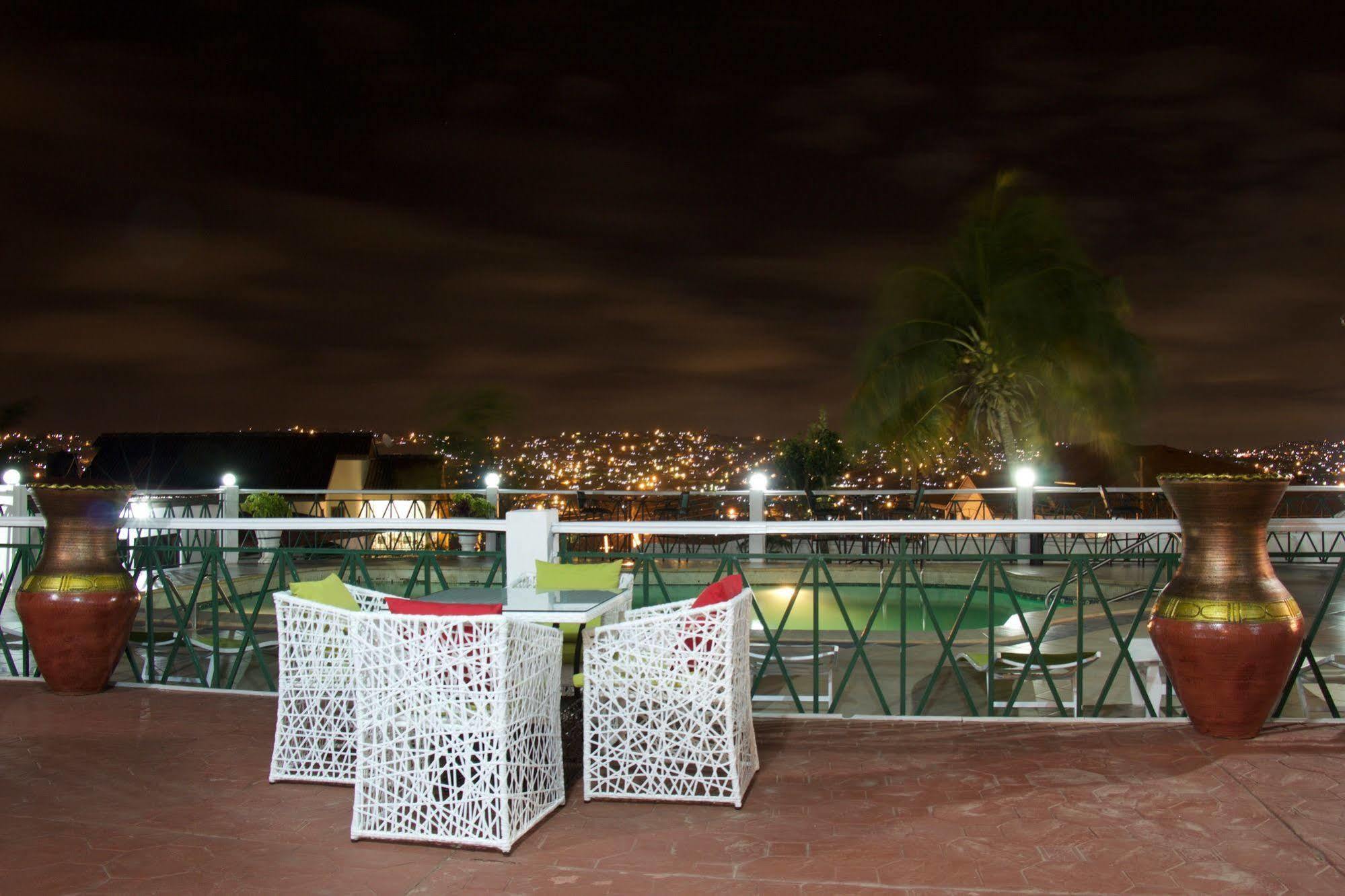 Hill View Hotel Mccarthy Hills Botianaw Экстерьер фото